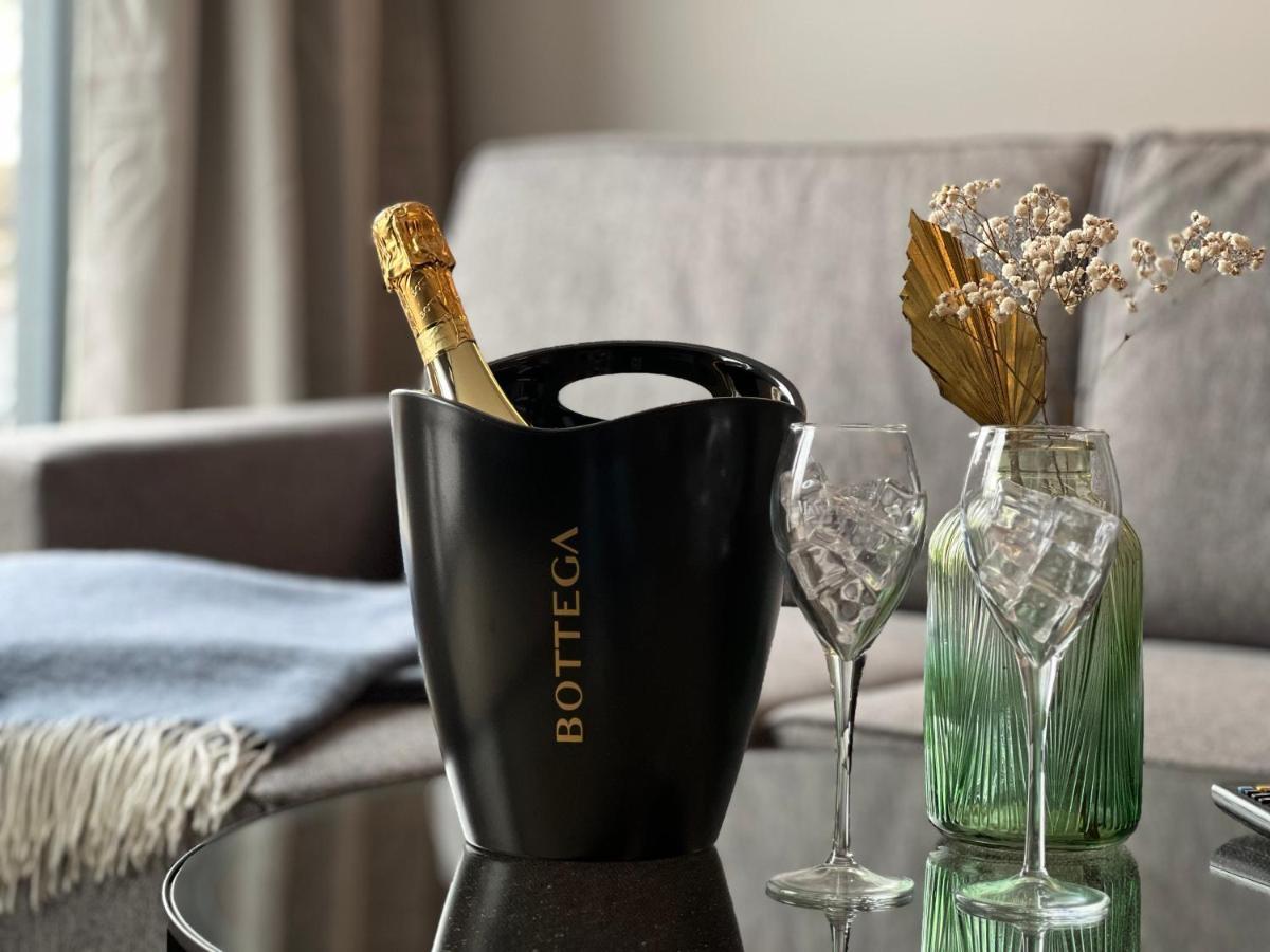 Party Avangarde Apartments City Center ليبا المظهر الخارجي الصورة