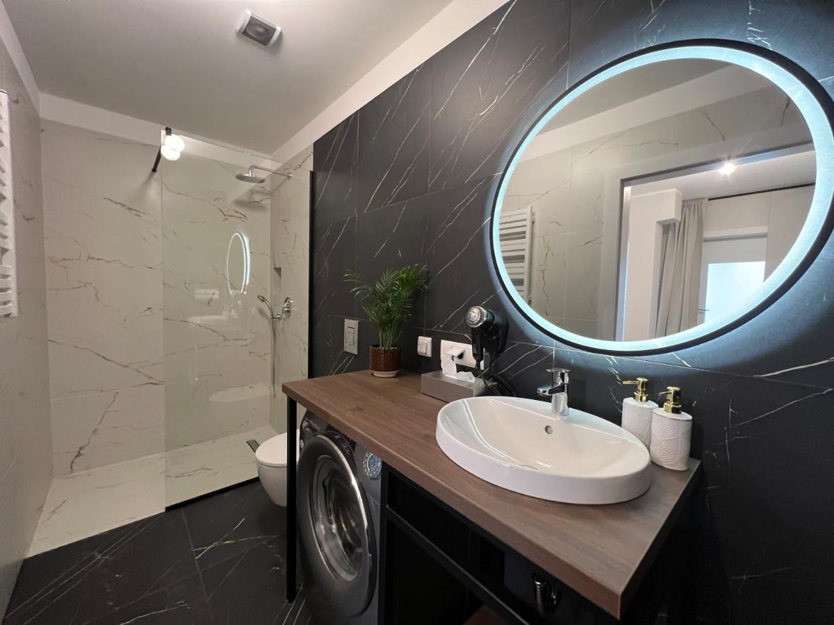 Party Avangarde Apartments City Center ليبا المظهر الخارجي الصورة