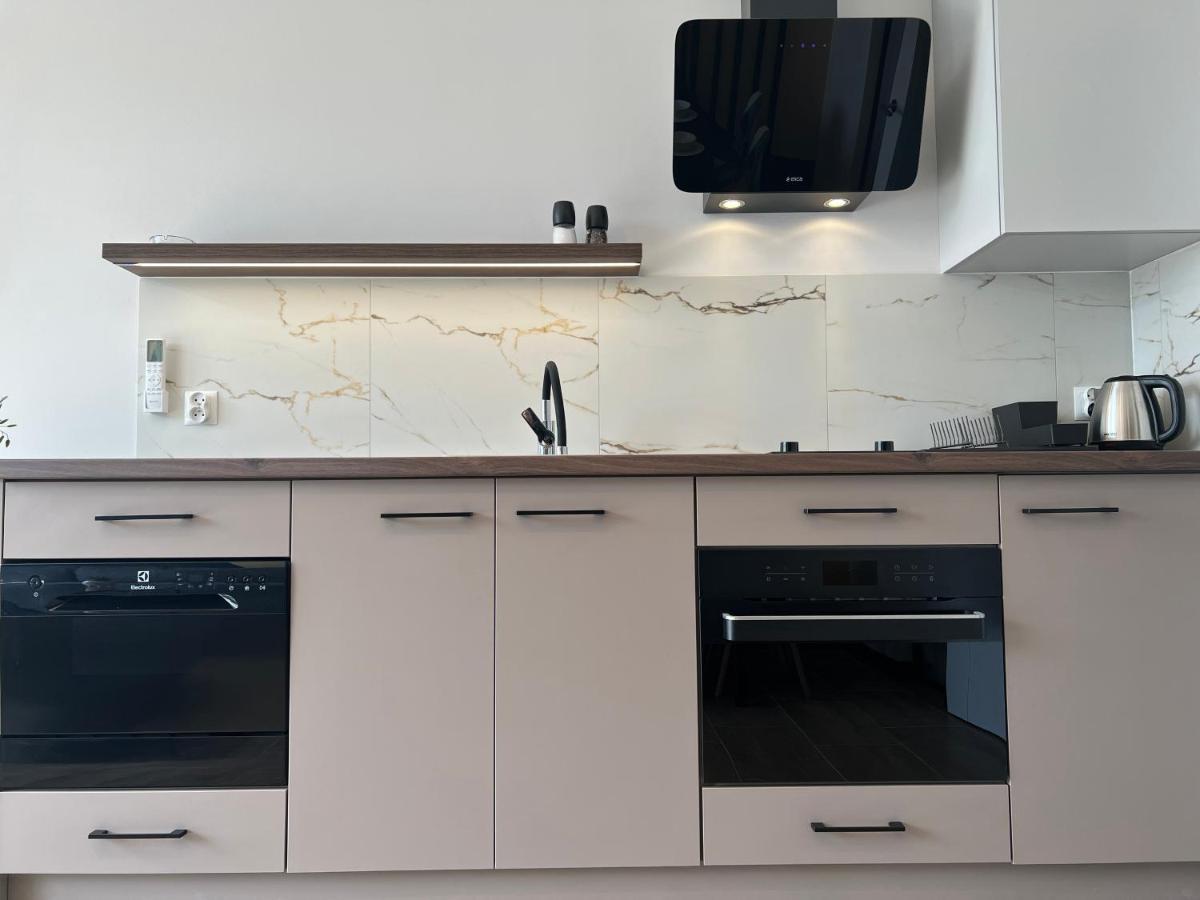 Party Avangarde Apartments City Center ليبا المظهر الخارجي الصورة