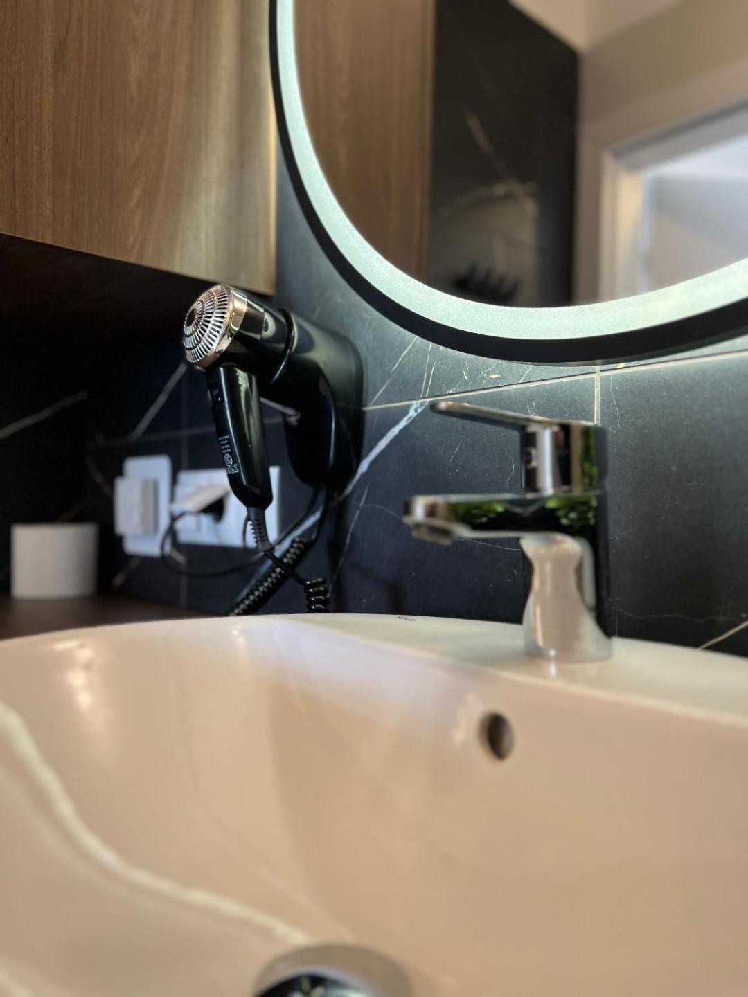 Party Avangarde Apartments City Center ليبا المظهر الخارجي الصورة