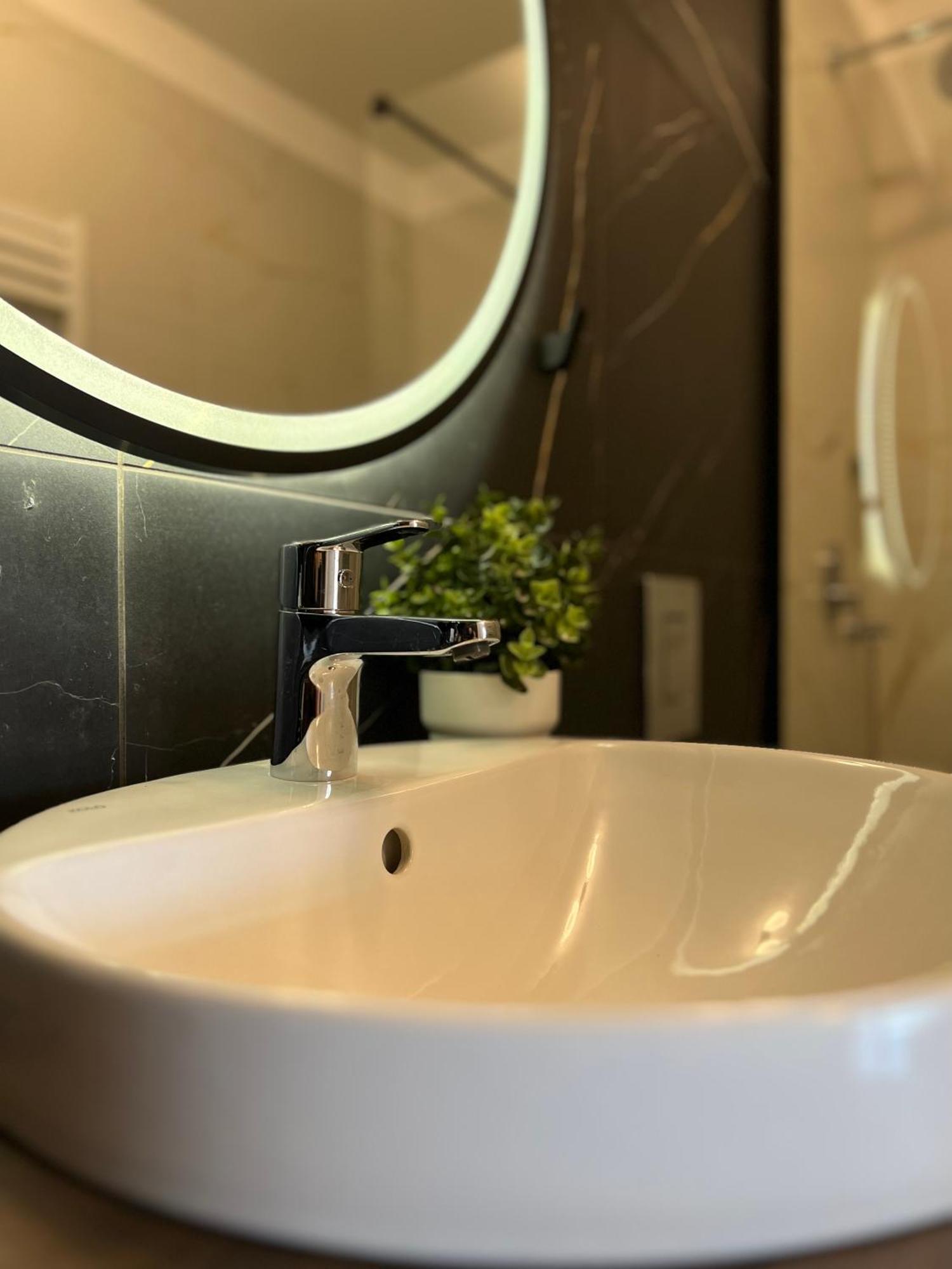 Party Avangarde Apartments City Center ليبا المظهر الخارجي الصورة